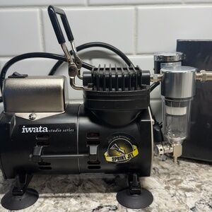 Iwata Sprint Jet 110-120V Airbrush Compressor
